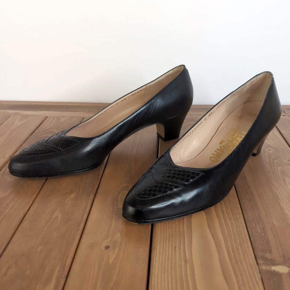 Salvatore Ferragamo Vintage 1950s Black Leather Snakeskin Embossed Pumps Italy
